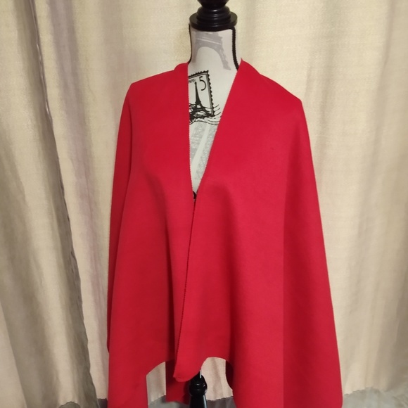 Poncho - Picture 3 of 3